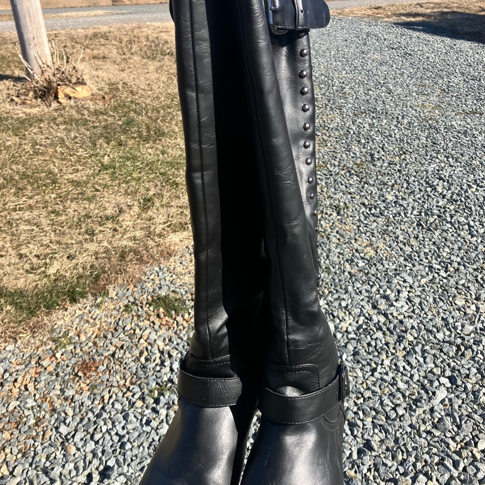 Forever knee boots. Very comfortable, knee boots. 1” block heel.